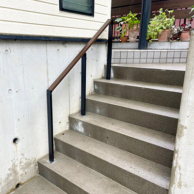 階段に手すりを新設しました